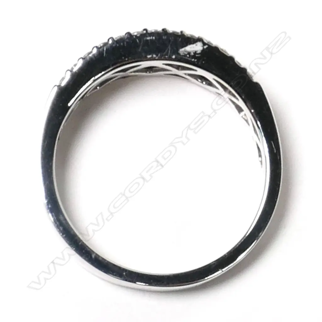 AN 18ct WHITE GOLD MULTI DIAMOND DRESS RING SIZE J Image 1++