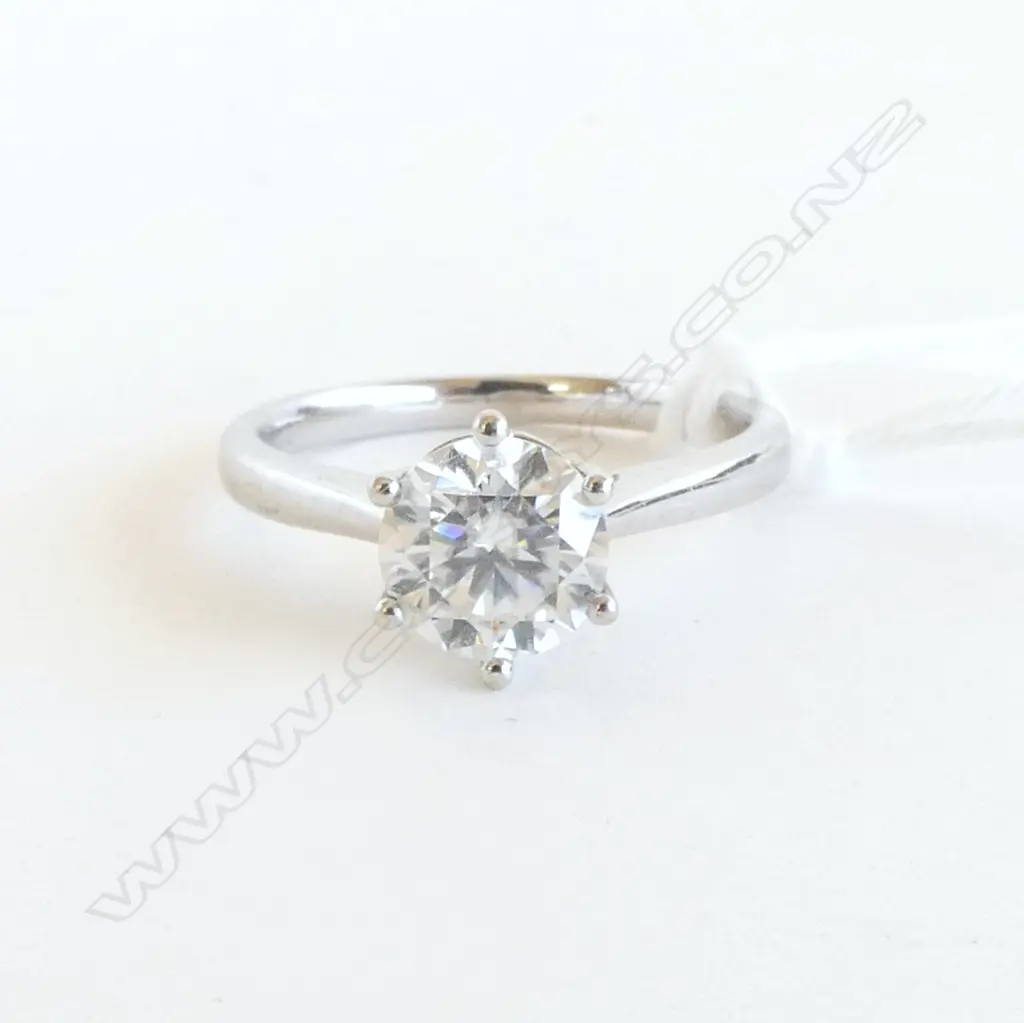 *RTV* 18CT WHITE GOLD AND ONE CARAT MOISSANITE RING - valuation size j 1/2 Image 1++