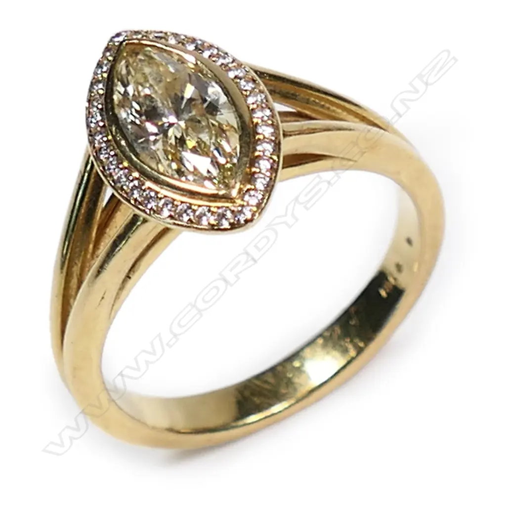 An 18ct gold and diamond solitaire ring, Image 1++