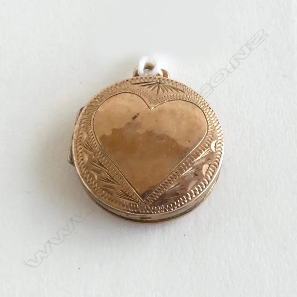 EDWARDIAN 9ct ROSE GOLD engraved PENDANT LOCKET 4.79gms Image 1++