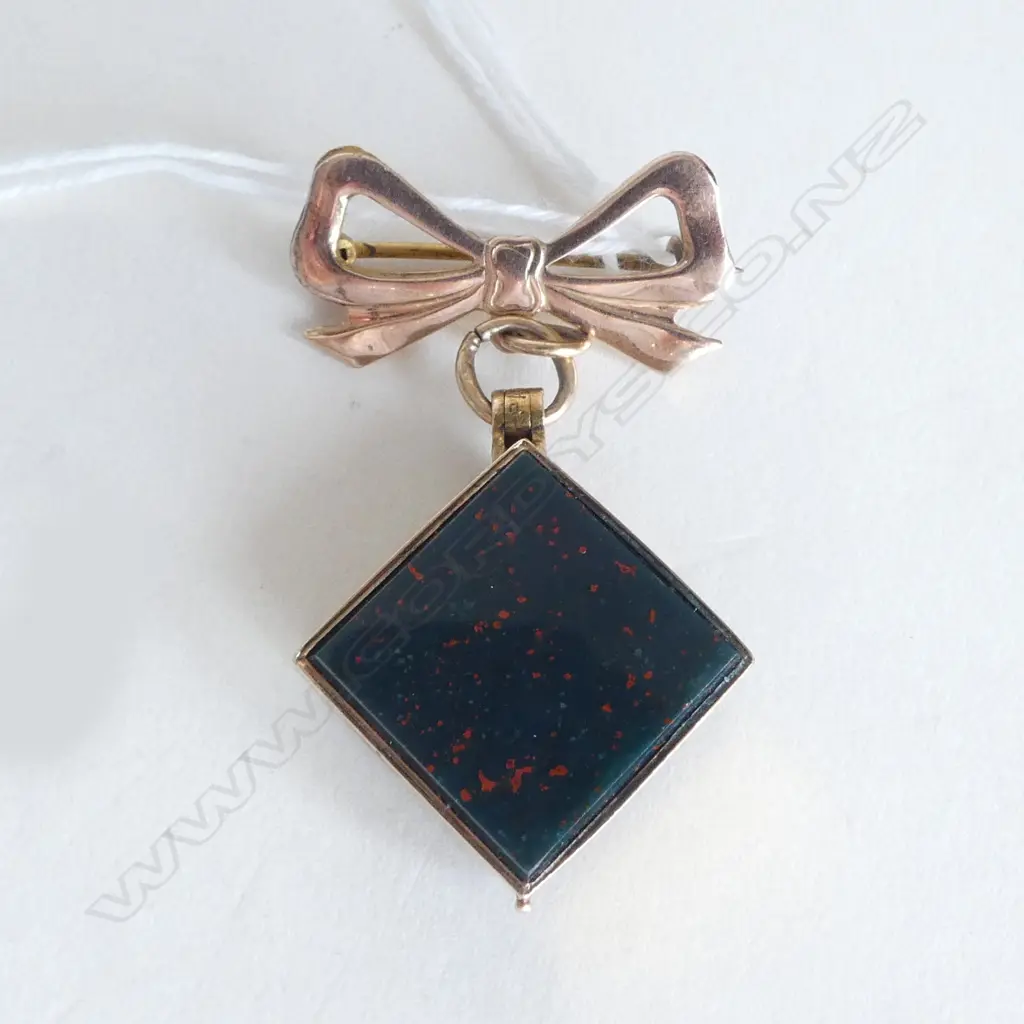 9ct BOW & BLOODSTONE/AGATE LOCKET BROOCH, 10.28gm Image 1++