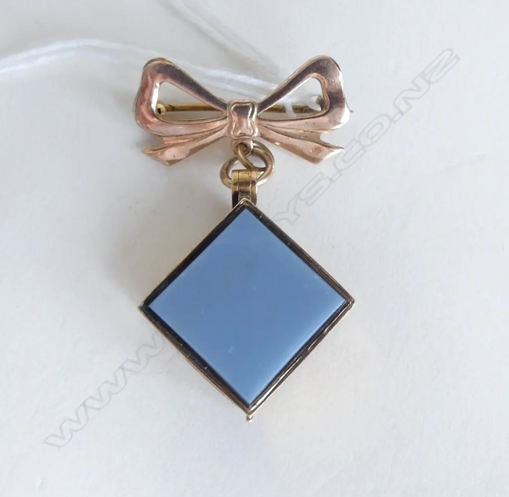 9ct BOW & BLOODSTONE/AGATE LOCKET BROOCH, 10.28gm Image 1++