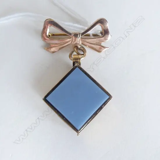 9ct BOW & BLOODSTONE/AGATE LOCKET BROOCH, 10.28gm