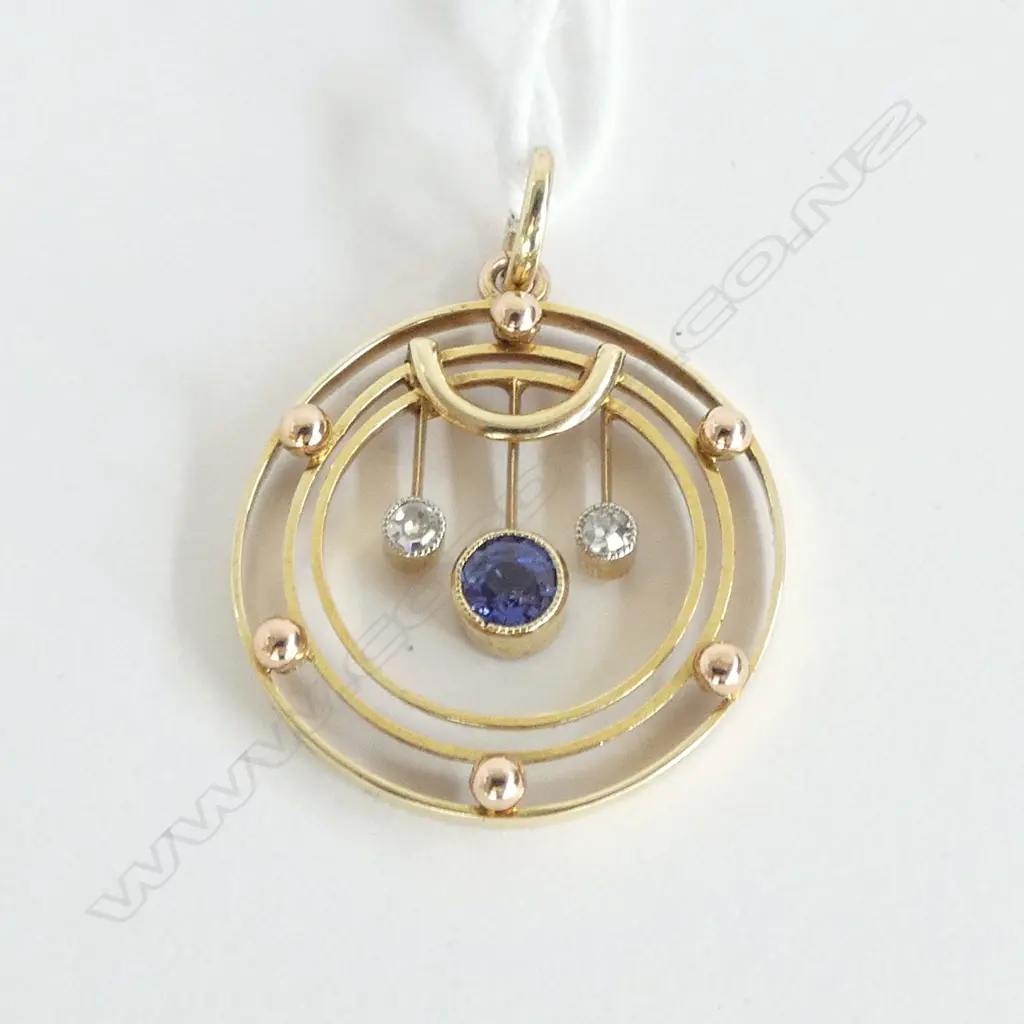 15CT GOLD DIAMOND & SAPPHIRE/DOUBLET? PENDANT 2.57gms Image 1++