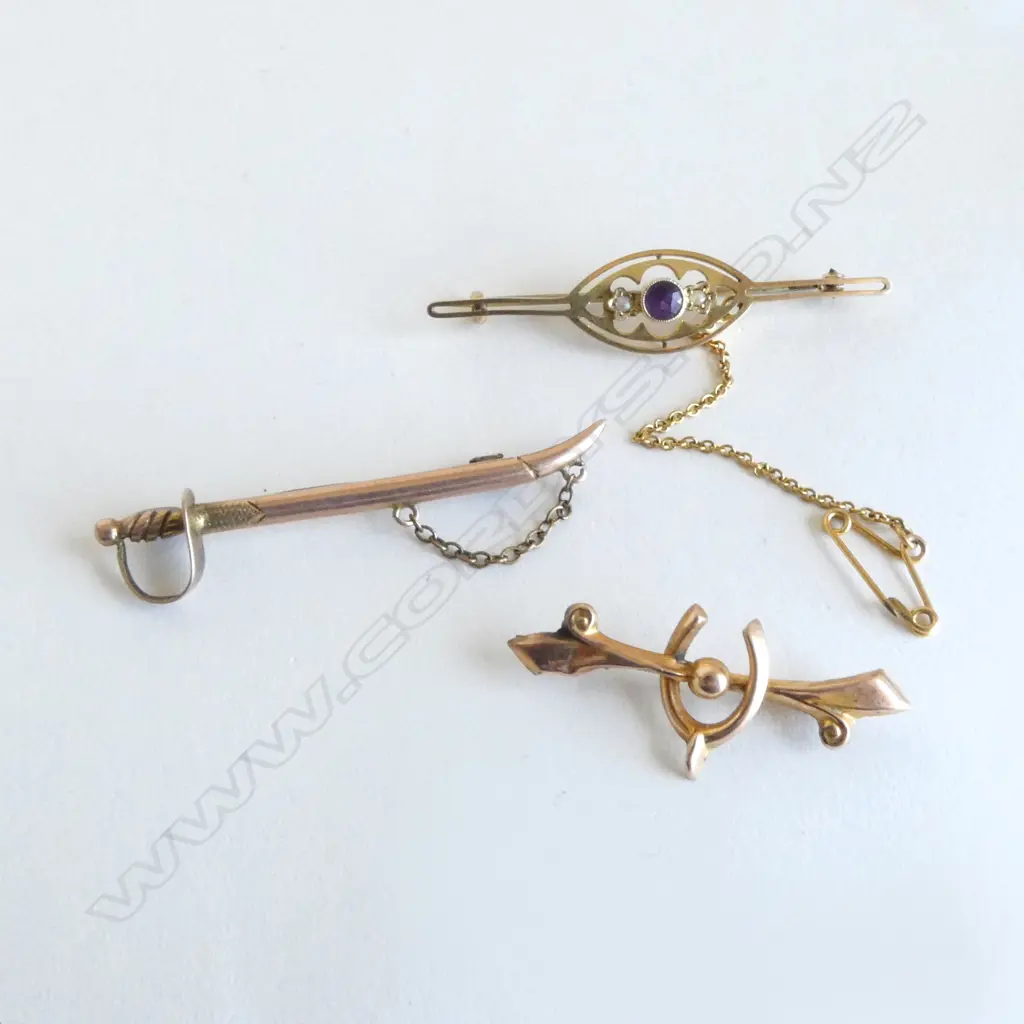 3 9CT BAR BROOCHES, 6.2gms Image 1++