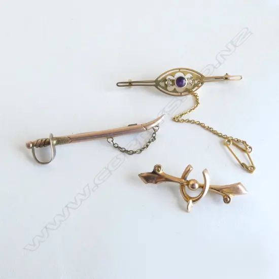 3 9CT BAR BROOCHES, 6.2gms