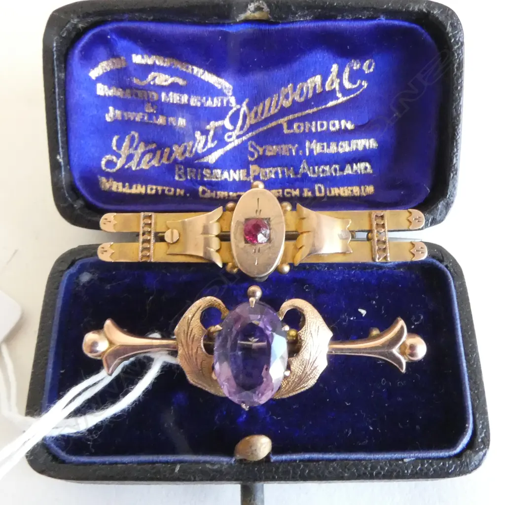 2 9CT BAR BROOCHES, 5.8gms Image 1++