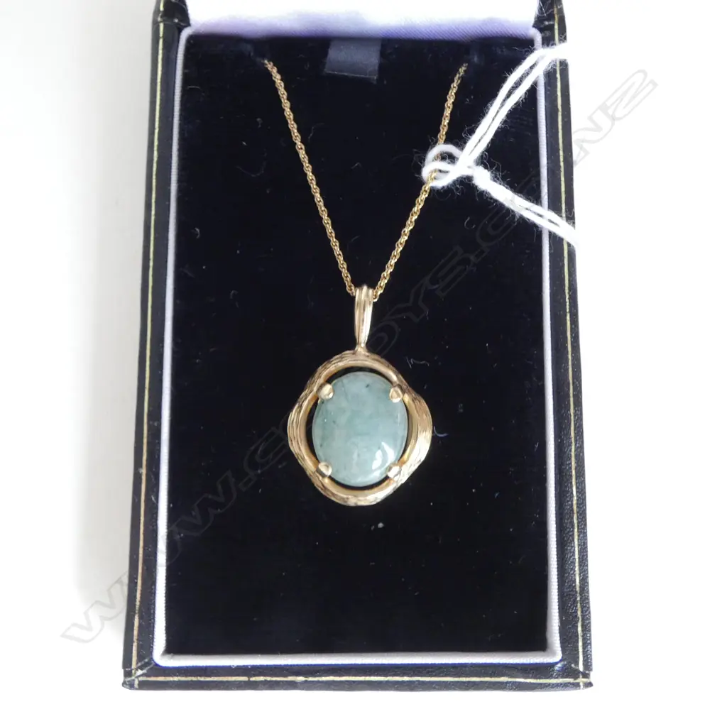 14ct GOLD SET JADE PENDANT & 14ct CHAIN, 6.63gm Image 1++