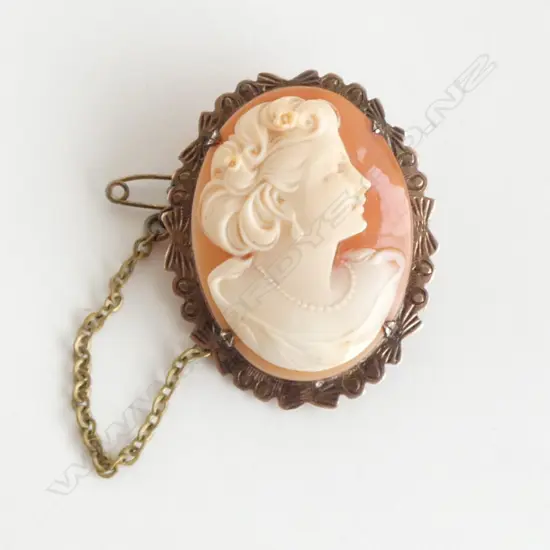 9CT GOLD CAMEO BROOCH 7.9gms