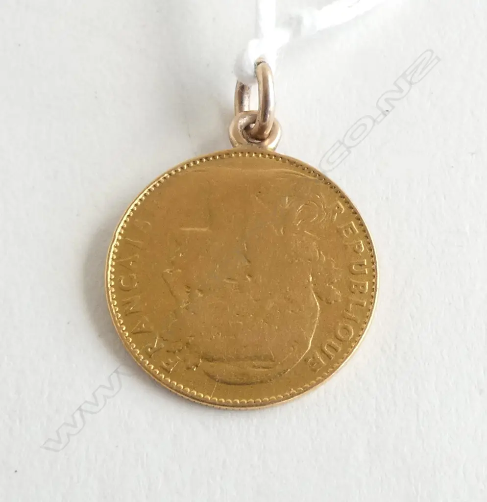 1899 10 FRANC GOLD COIN with soldered suspension loop 3.48gms 0.90 fineness. Some wear Image 1++