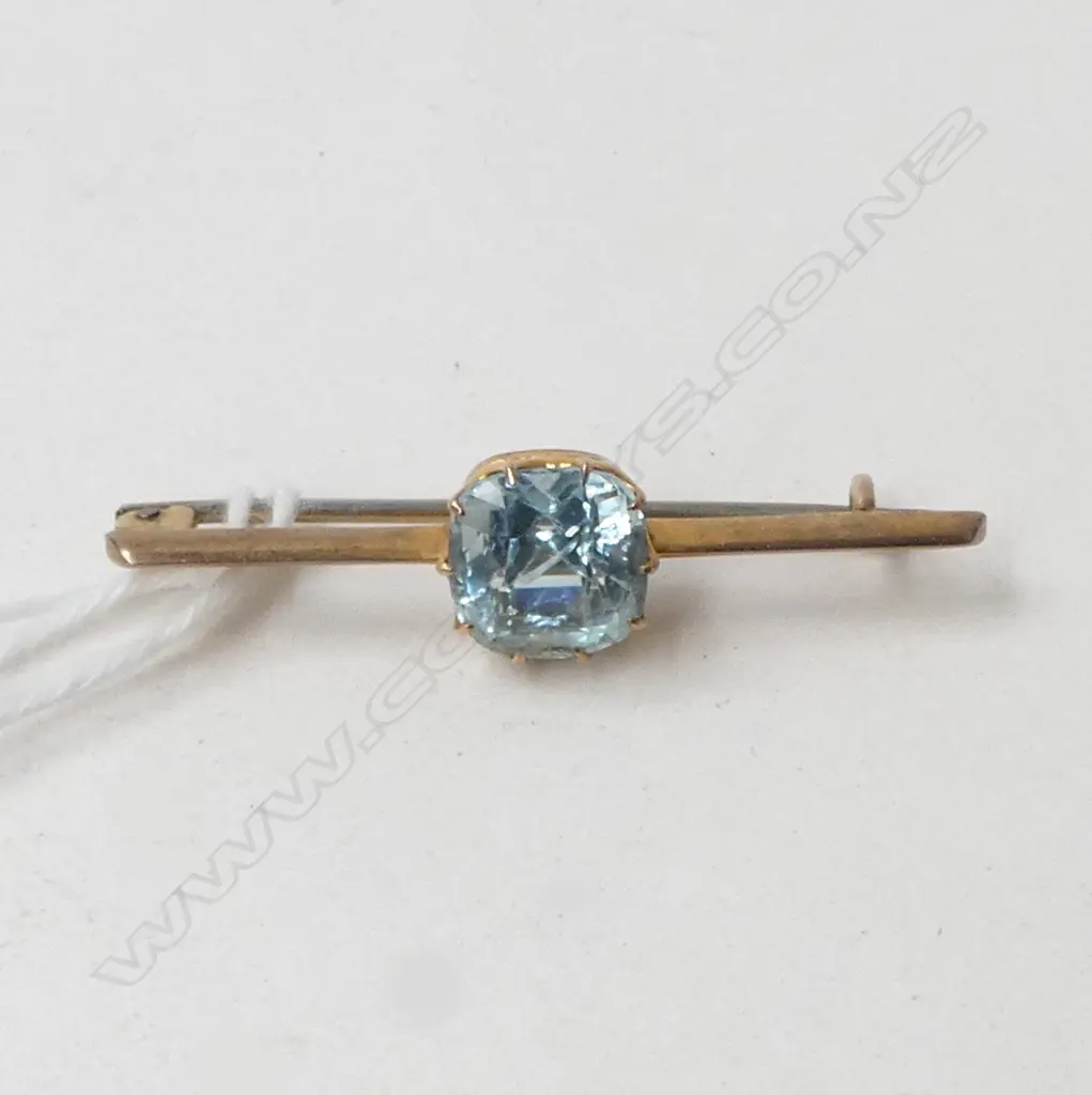 9CT BAR BROOCH 2.0gms Image 1++