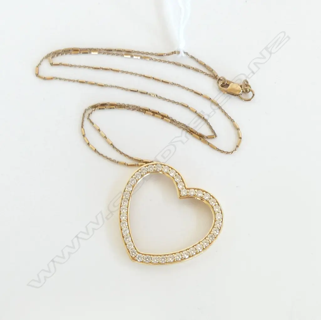 14CT GOLD AND C Z HEART WITH CHAIN 7.67gms Image 1++