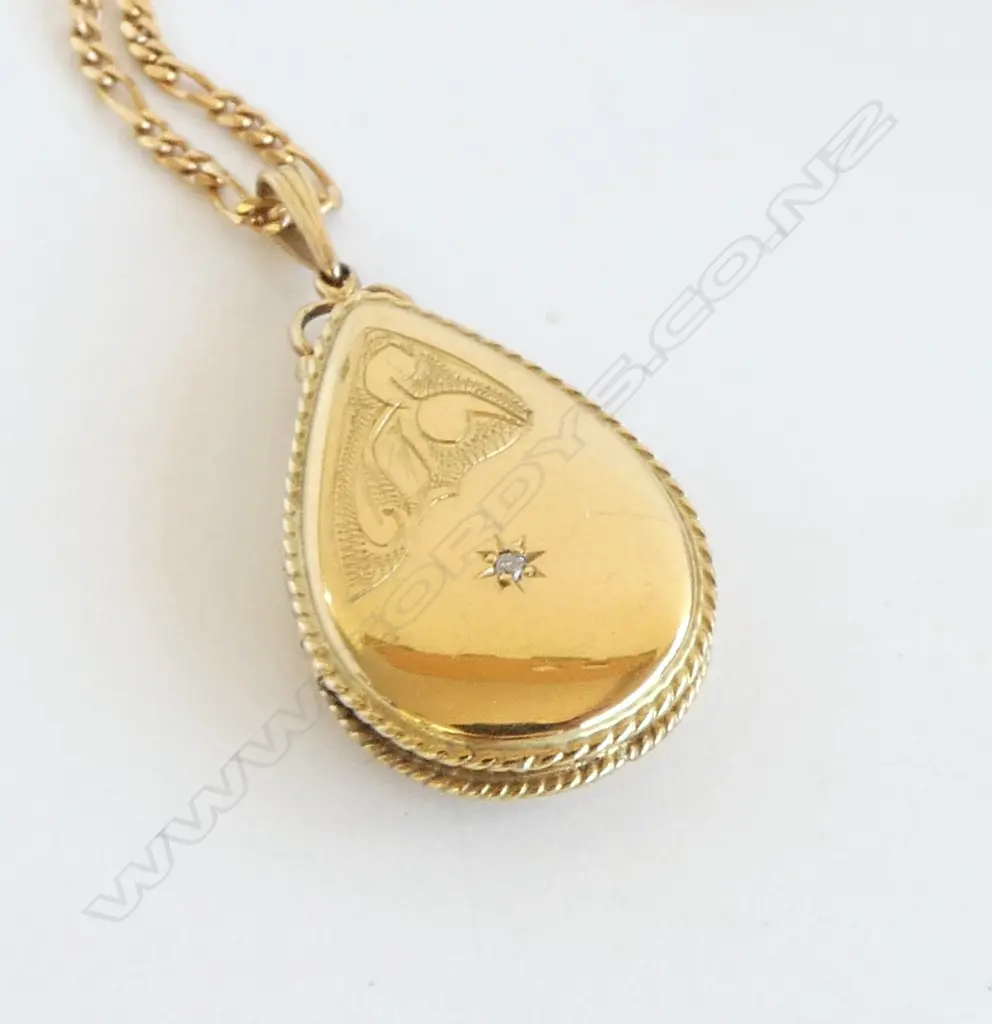 9CT GOLD LOCKET AND CHAIN  12.39gms Image 1++