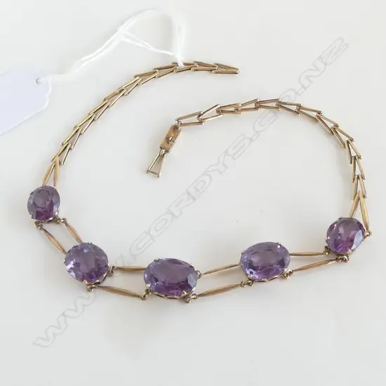 VINTAGE 9CT GOLD AND FAUX ALEXANDRITE NECKLACE (needs minor repair)