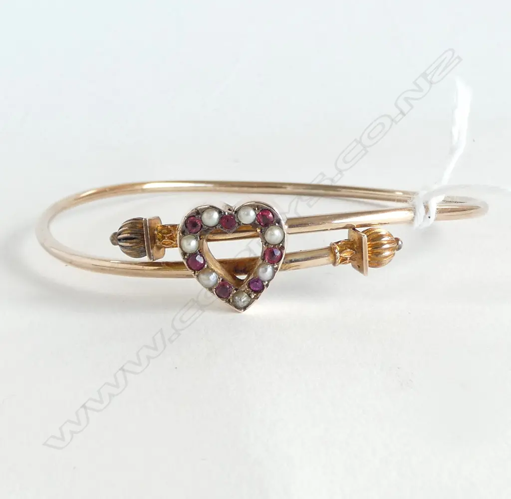 VICTORIAN GOLD BANGLE w. HEART RUBY & SEED PEARLS (opens to the side) 3.9gm (CD6417) Image 1++