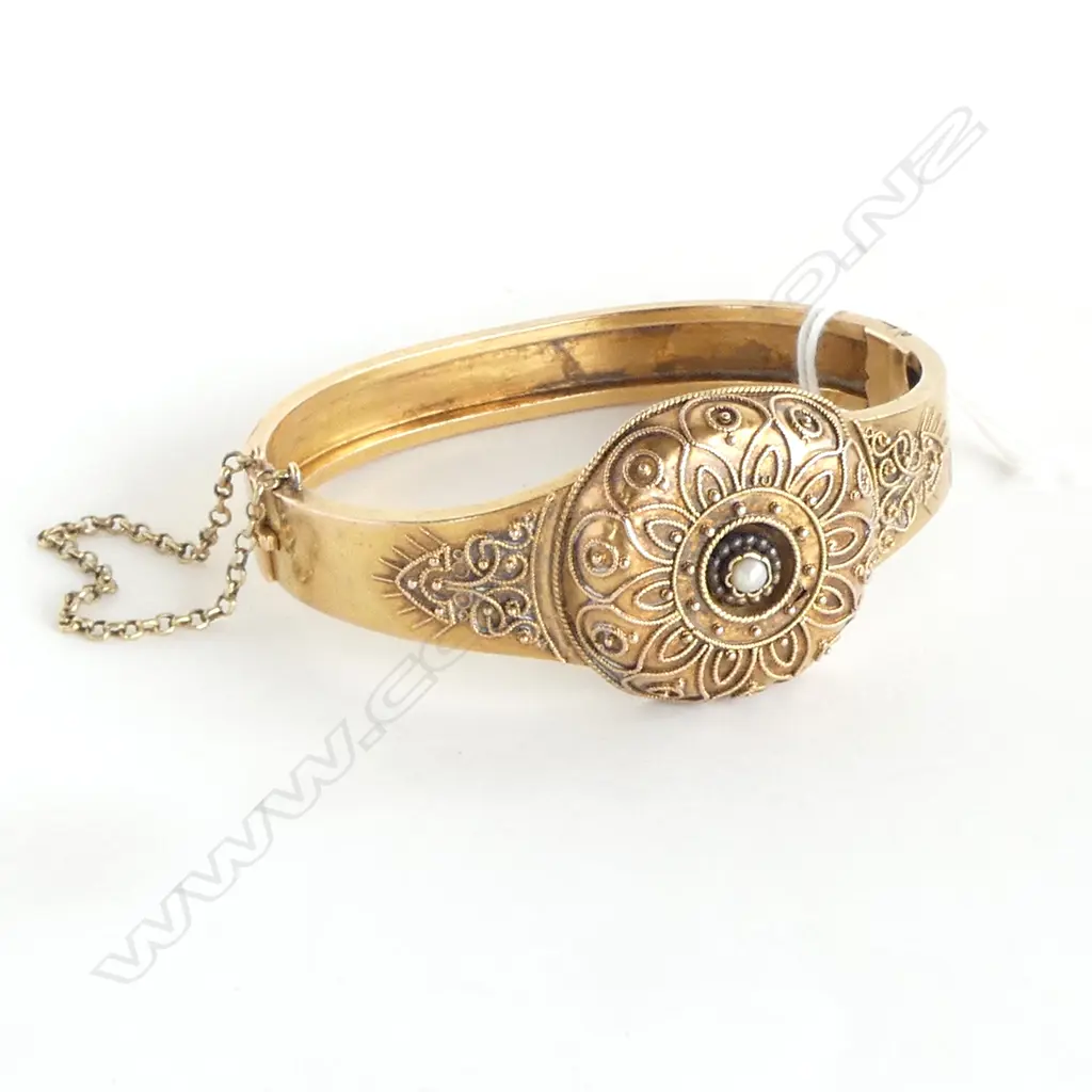 14ct C1900 14ct YELLOW GOLD FANCY HINGED BANGLE 16.4gms. Minor dents Image 1++