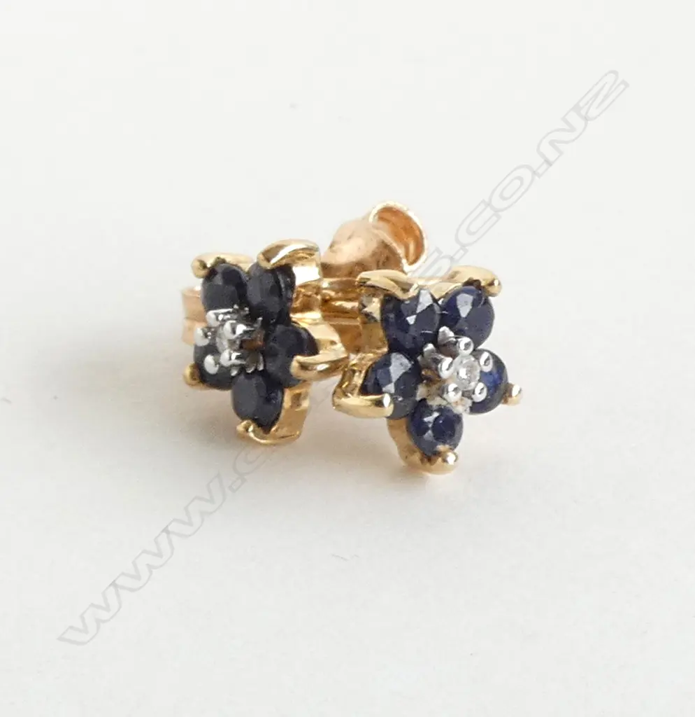 PETITE SAPPHIRE & DIAMOND FLOWER STUD EARRINGS, 0.8gm (Q7389) Image 1++