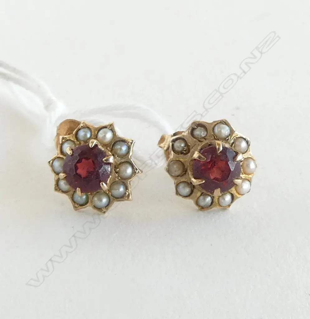 PR 9ct GOLD GARNET ? & PEARL cluster STUD EARRINGS 2.13gms Image 1++