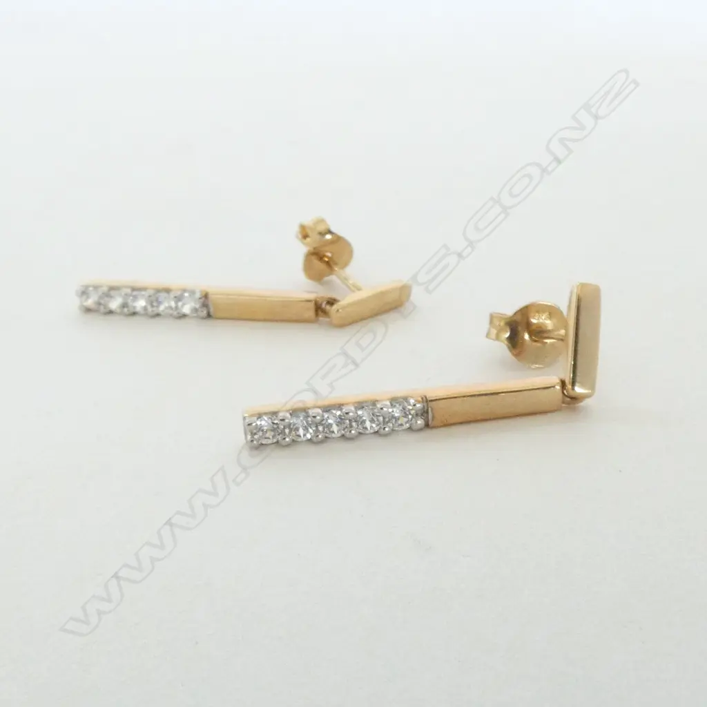 9CT YELLOW GOLD DIAMOND DROP EARRINGS (5 diamonds each earring) Image 1++