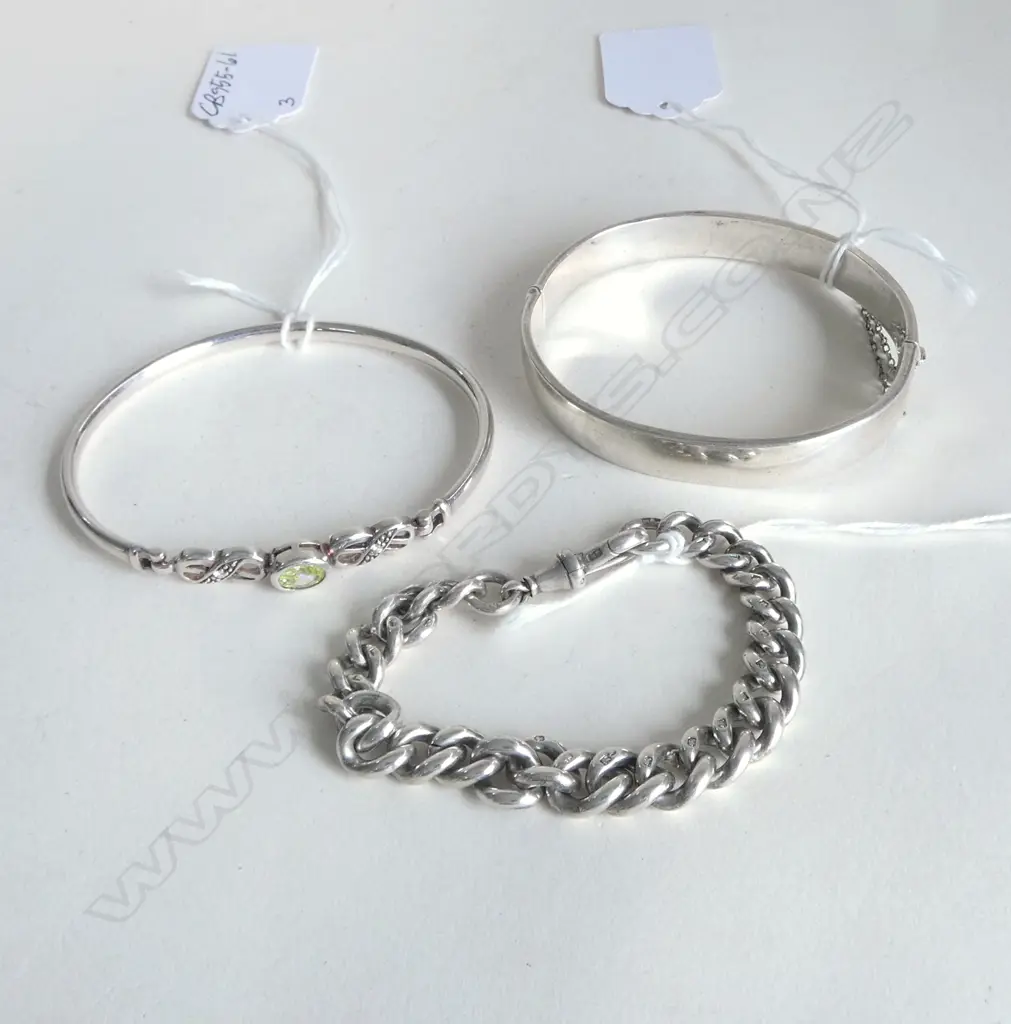 3 SILVER BRACELETS; BELCHER LINK, L.170mm, HINGED ENGRAVED HOLLOW & HINGED w CREATED PERIDOT & MARCACITE, 50gm total Image 1++