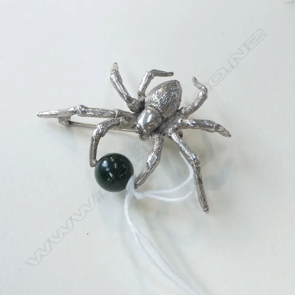 SILVER SPIDER BROOCH w JADE BEAD, L.45mm,19gm Image 1++