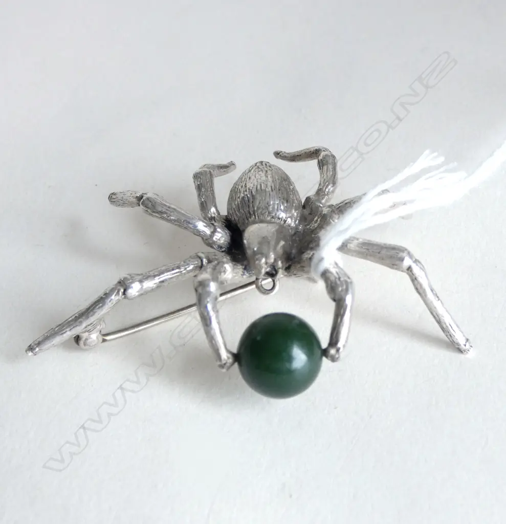 SILVER SPIDER BROOCH w JADE BEAD, L.45mm,19gm Image 1++