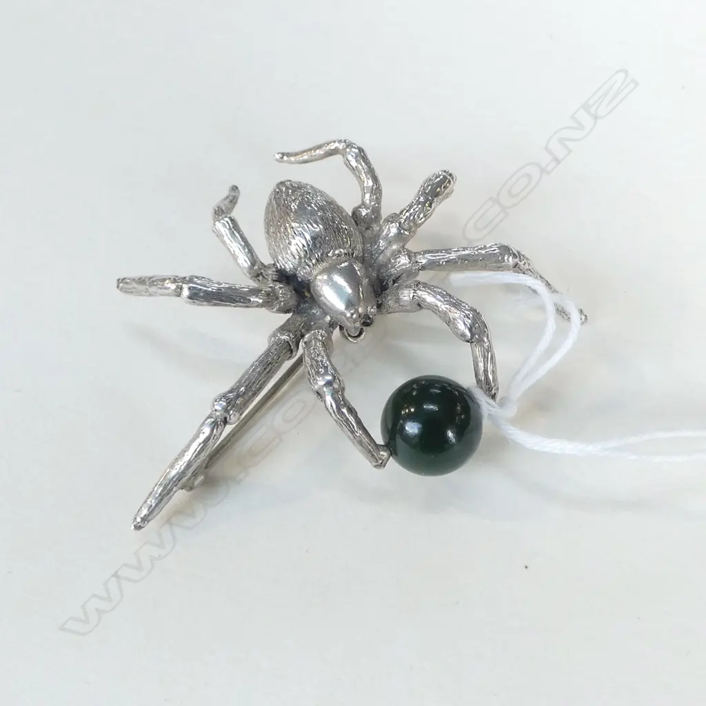 SILVER SPIDER BROOCH w JADE BEAD, L.45mm,19gm Image 1++