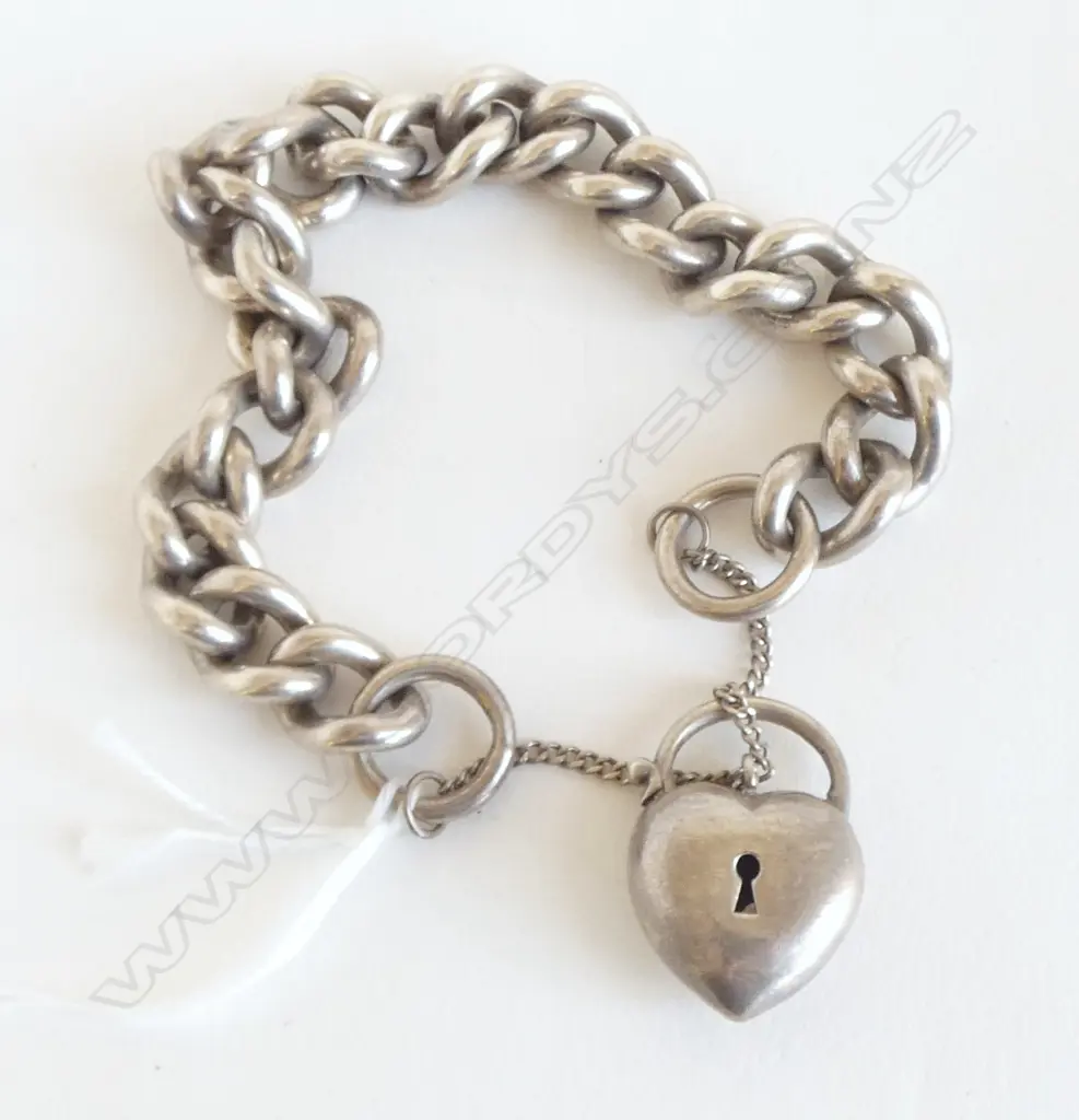 HEAVY SOLID SILVER LARGE CURB LINK BRACELET puff heart padlock clasp 82.4gms Image 1++