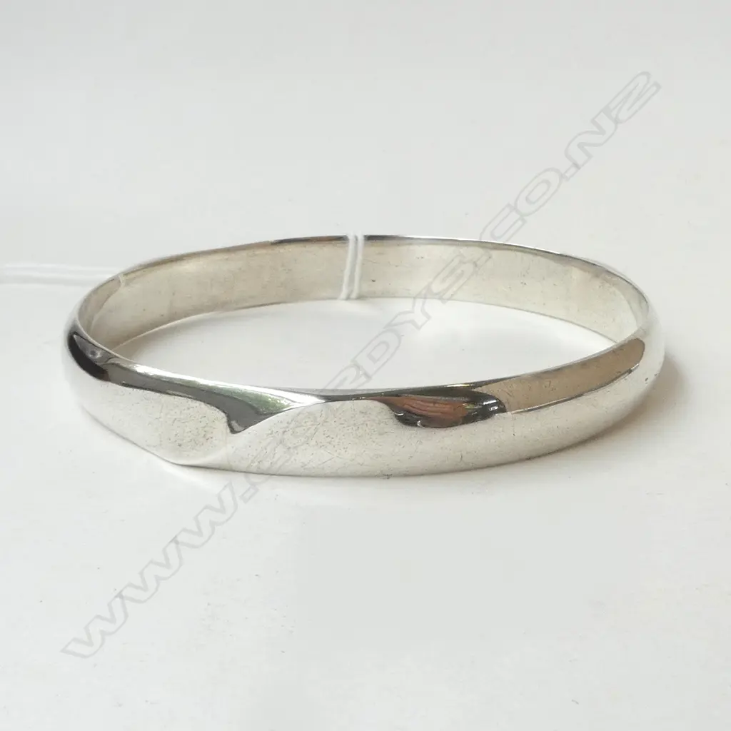 LG SILVER BANGLE BY 'FRENZ JEWELLERS' ROTORUA, 49gm (CD13330) Image 1++
