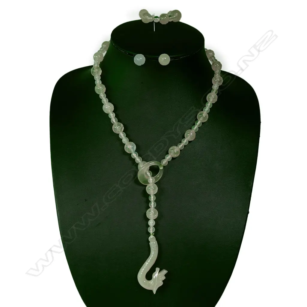 CHINESE JADE DRAGON NECKLACE AND EARRINGS (with Chinese jewellery purse) Image 1++
