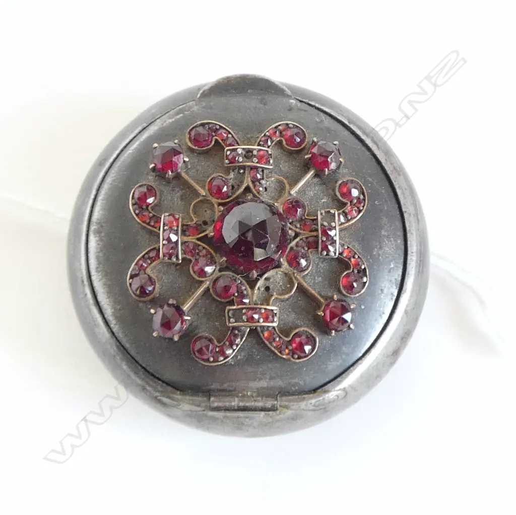 PILL BOX w. GARNETS 40mm dia Image 1++