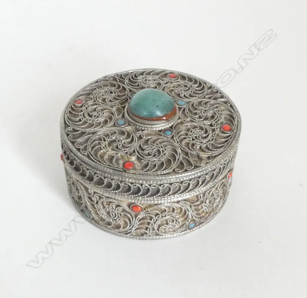 SILVER LIDDED BOX fine applied wire scrolls & jewelled Dia.55mm. 45gms. Image 1++