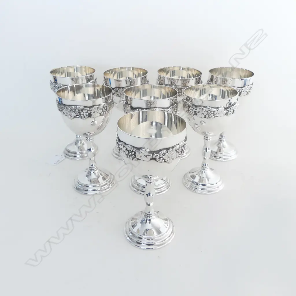 8 SILVER PLATE WINE GLASSES / GOBLETS H.155mm Image 1++