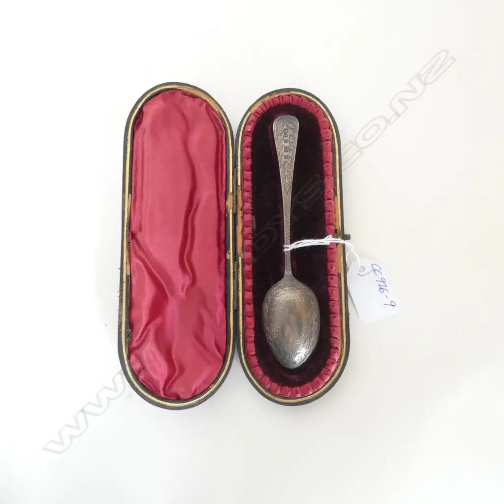 Birmingham 1900 SILVER ENGRAVED CHRISTENING SPOON 22gms in original leather fitting case  Image 1++
