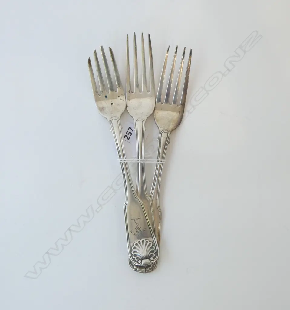 3 DUBLIN 1819 GEORGE III IRISH SILVER TABLE FORKS fiddle thread & shell crested 235gms Image 1++