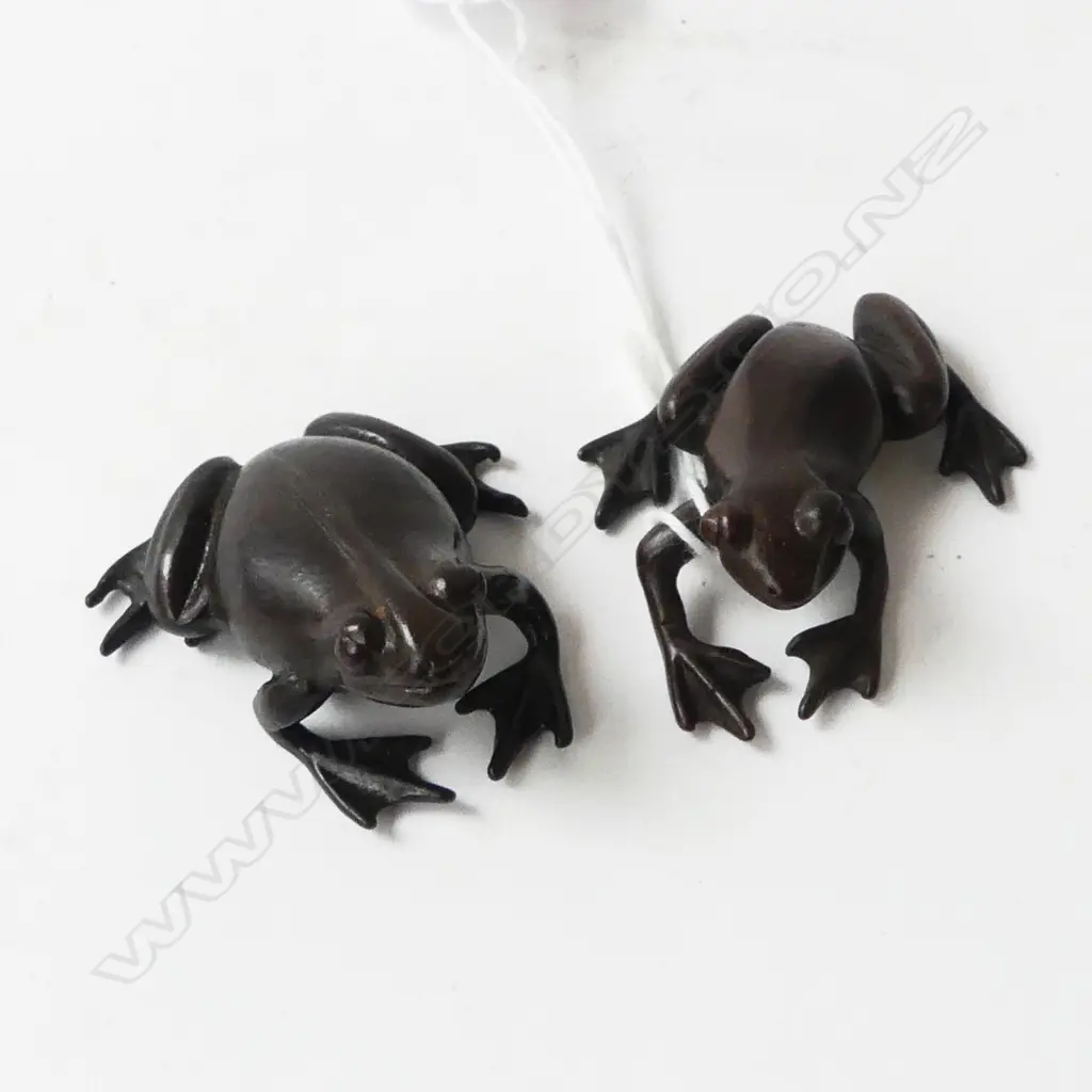 2 ORIENTAL BRONZE FROGS L.50mm Image 1++