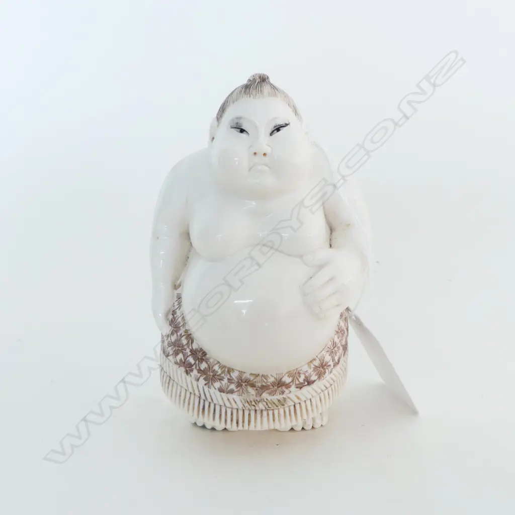 ORIENTAL CARVED IVORY FIGURE OF A SUMO WRESTLER stained highlights H.98mm Image 1++