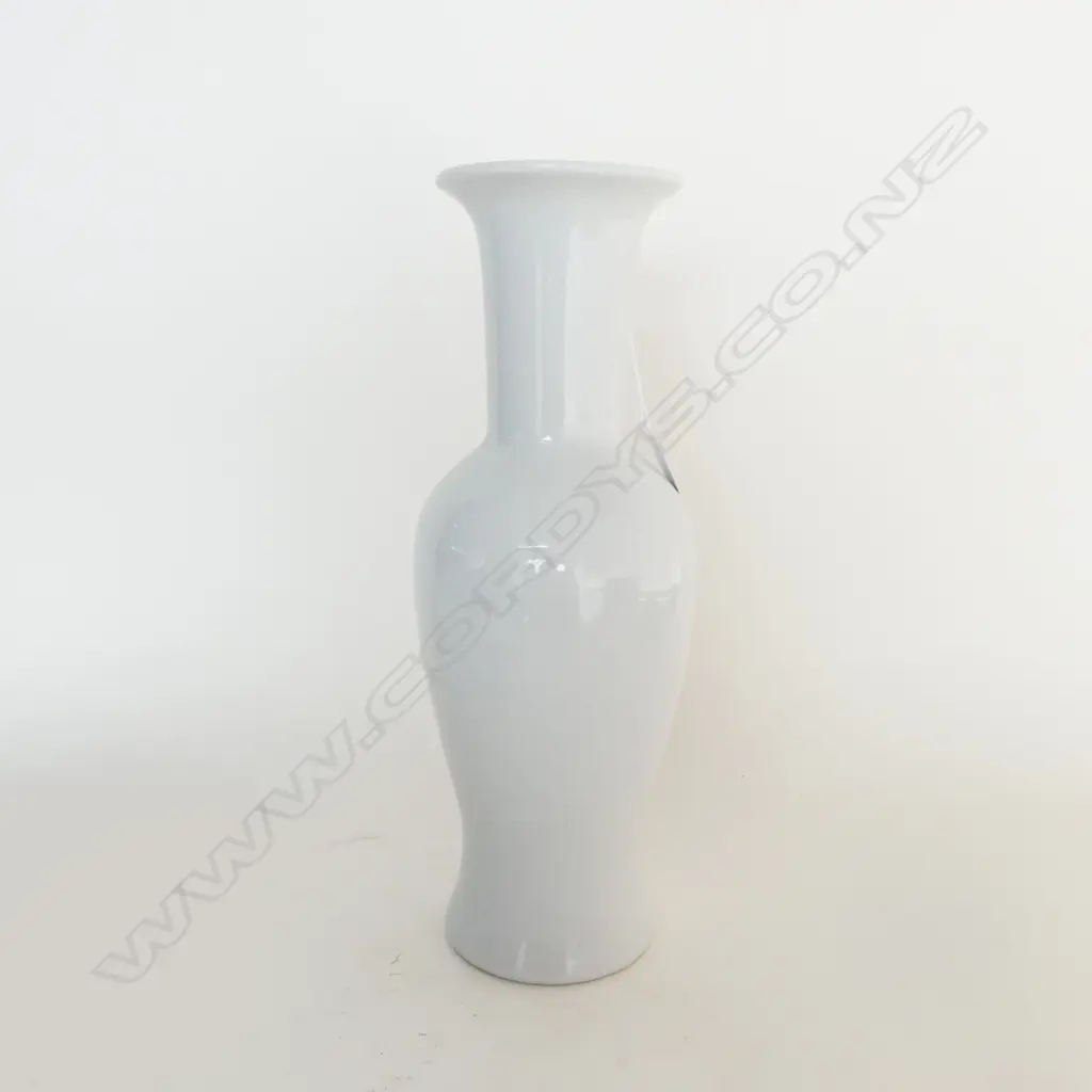 ORIENTAL WHITE VASE H.370mm Image 1++
