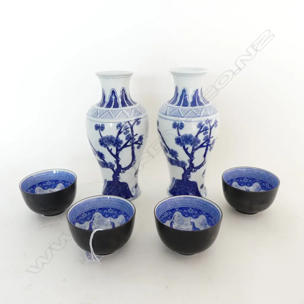 PR B/W CRANE VASES H.210mm w. 4 RICE BOWLS Image 1++