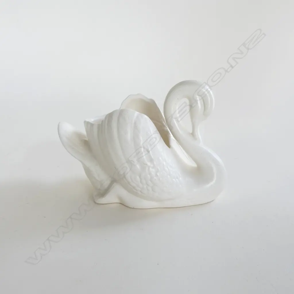 SML CROWN LYNN WHITE SWAN L.140mm (sml patch discolouration to breast) Image 1++