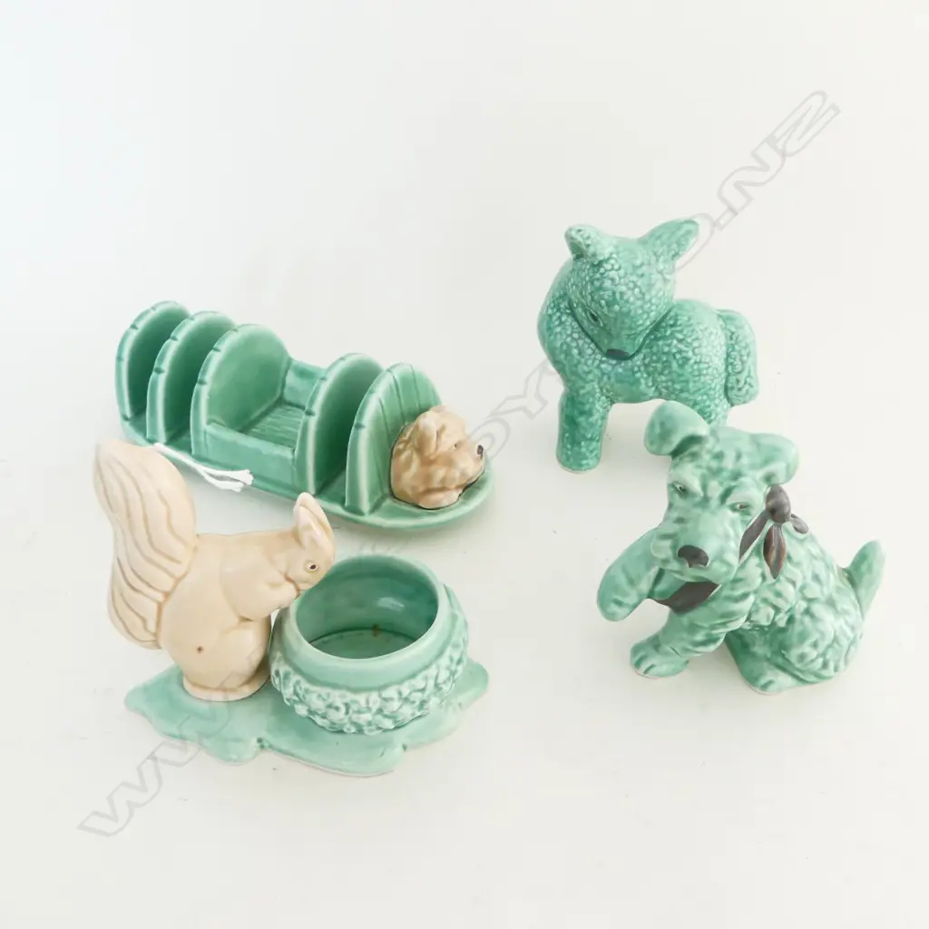 4 PCES GREEN SYLVAC; TOAST RACK W.170mm, DOG, SQUIRREL, LAMB H.100mm Image 1++