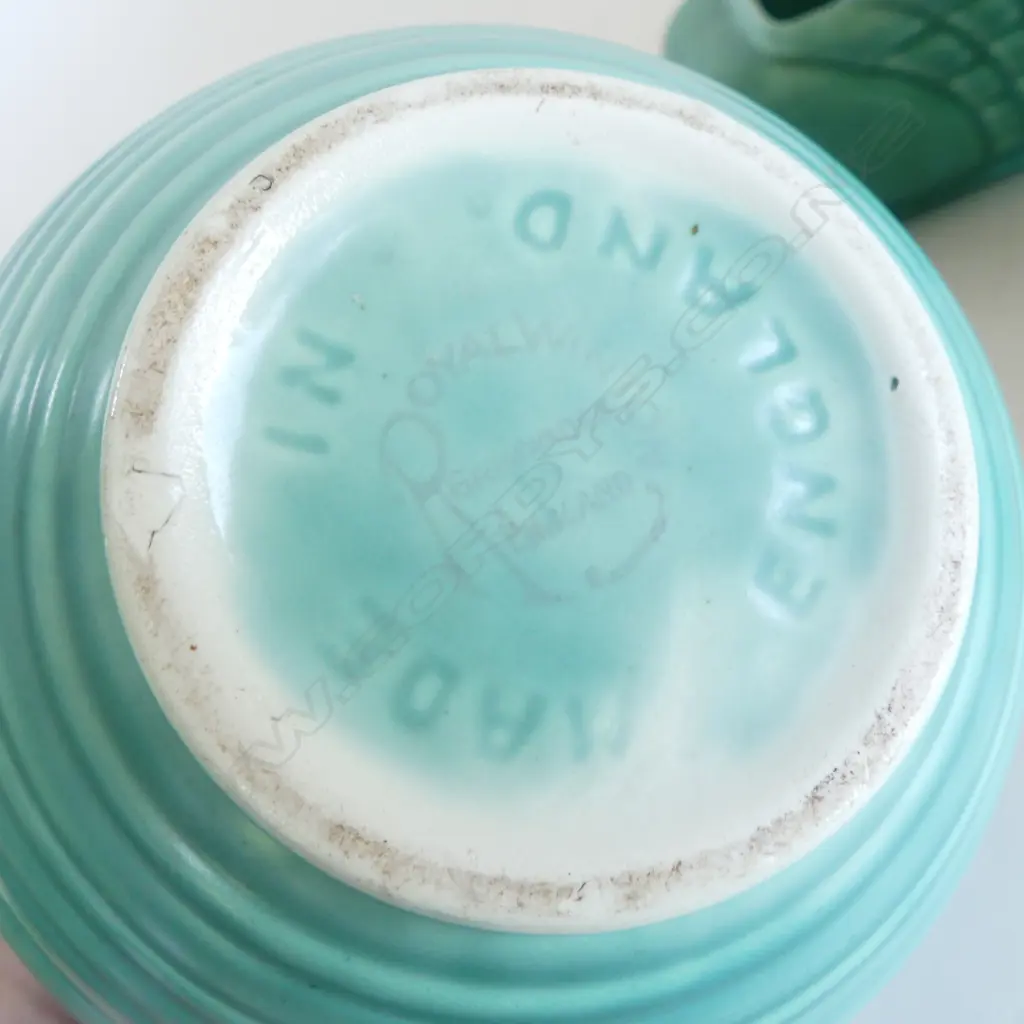 5 GREEN DECO VASES; 2 POOLE H.195mm, GRIMWADES, DIANA (AUSTRALIA), BESWICK #1194 DULL Image 1++