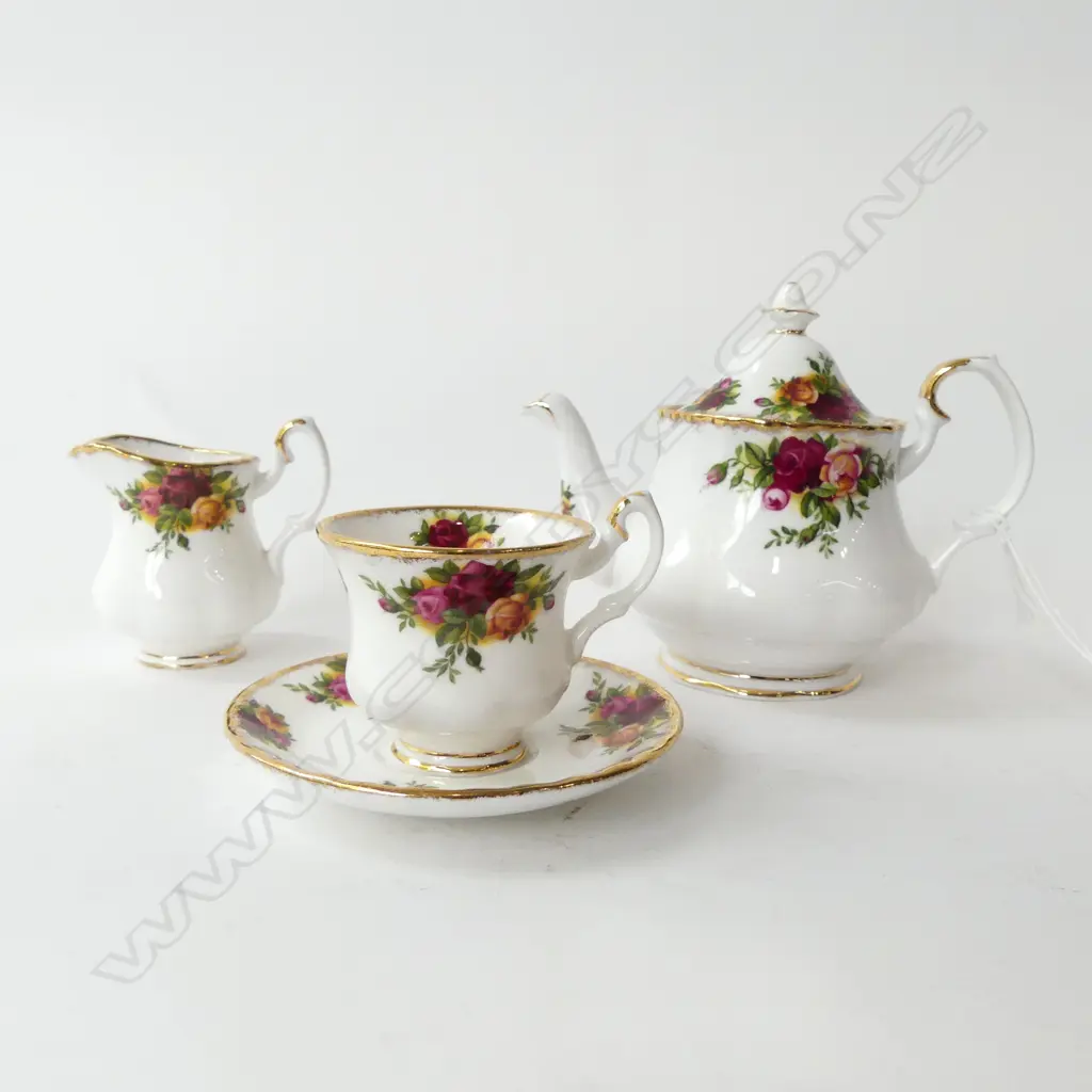 MINIATURE ROYAL ALBERT OLD COUNTRY ROSE TEASET: POT, C/S & JUG, H.90mm (teapot) Image 1++