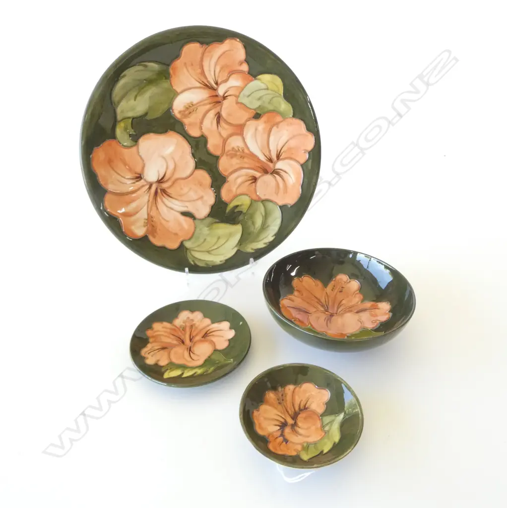 4 PCES MOORCROFT HIBISCUS 265mm dia Image 1++