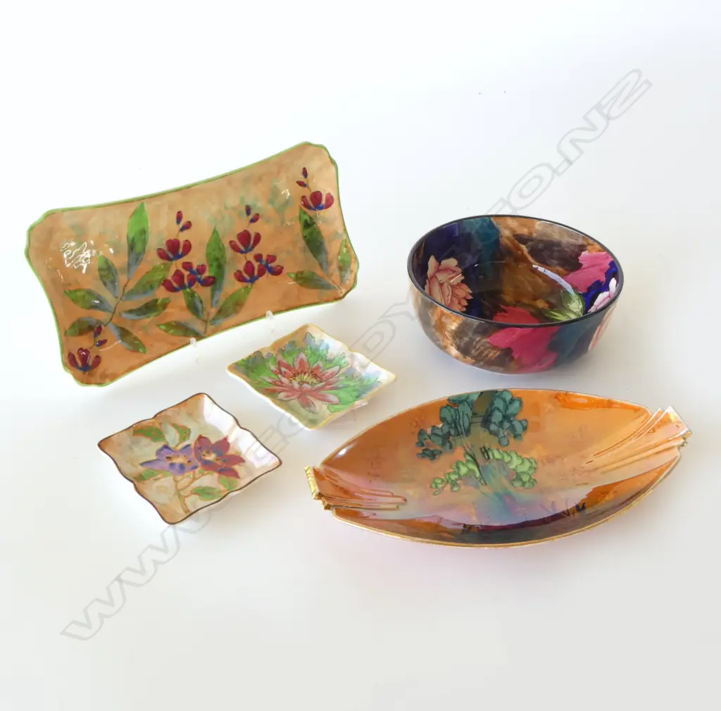 5 PCES DECO CHINA; 3 ROYAL DOULTON DISHES, TUNSTALL BOWL, CARLTON WARE 'RABBITS AT DUSK' DISH W.270mm Image 1++