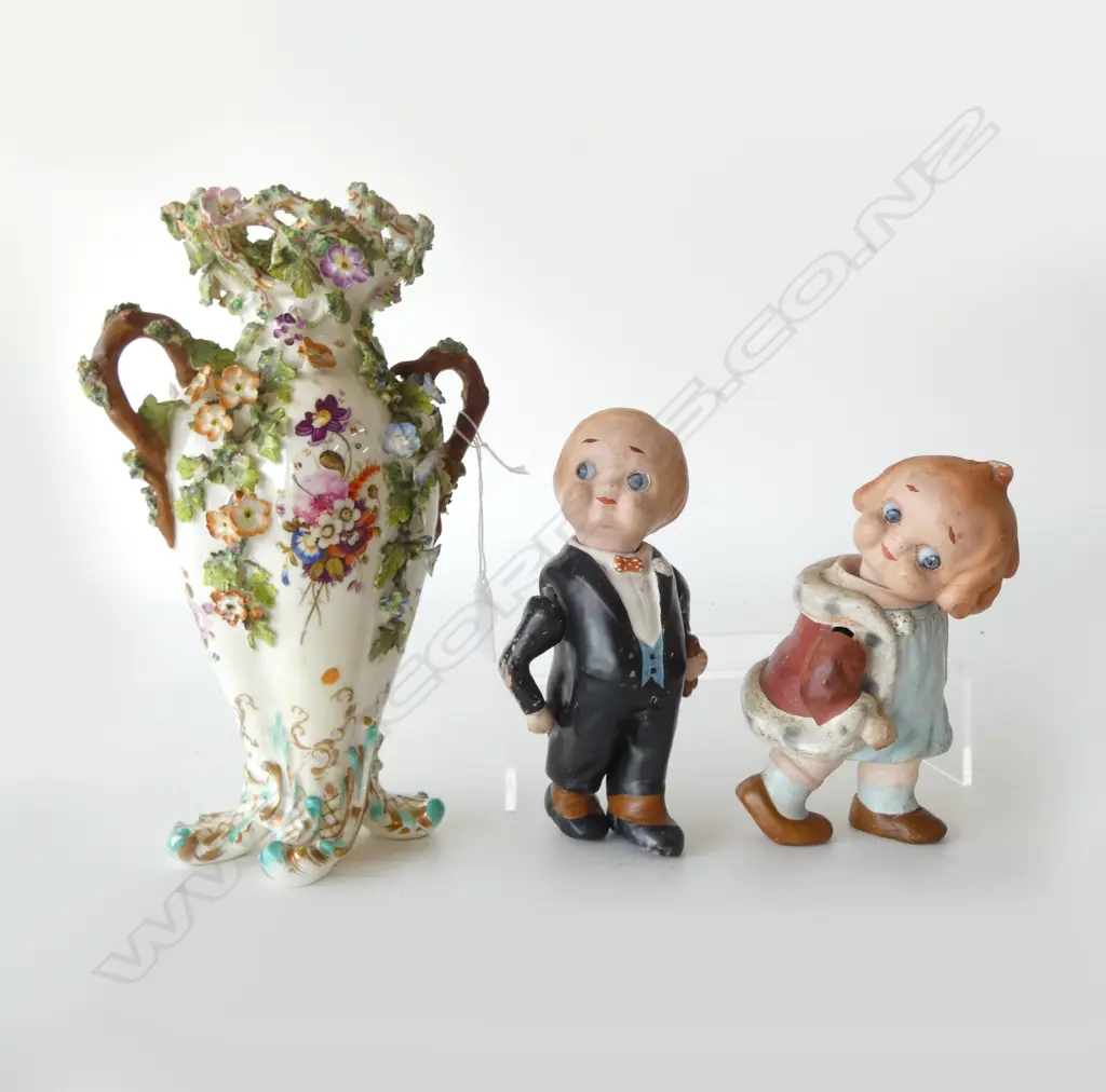 ANTIQUE ROCKINGHAM? FLORAL VASE, REPAIRS H.240mm + 2 DOLLS AF Image 1++