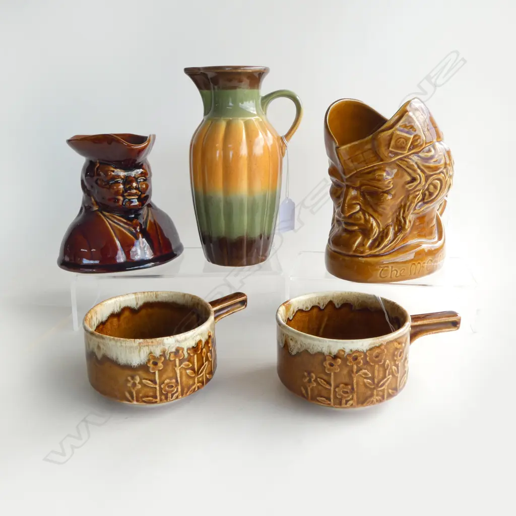 4 PCS CROWN LYNN; 'MCCALLUM TOBY JUG, H.170mm BROWN GLAZE TOBY JUG H.130mm, 2 SOUP RAMEKINS w FLOWER DECOR & OTHER JUG Image 1++