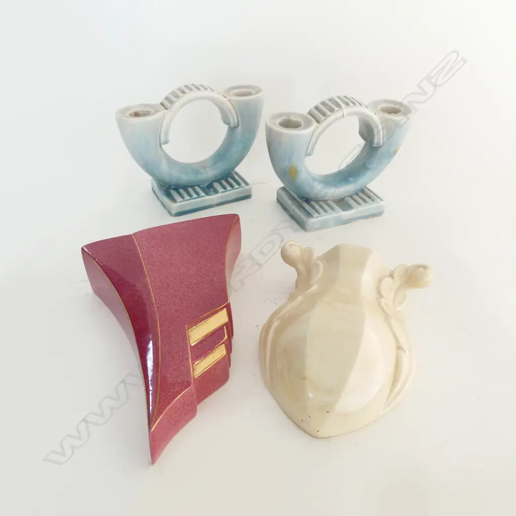 PR BESWICK #423 CANDLESTICKS H.130mm + 2 DECO WALL VASES Image 1++