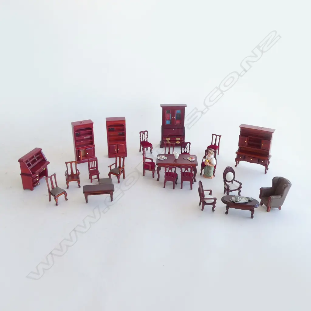 ASST. DOLLS HOUSE FURNITURE ETC Image 1++