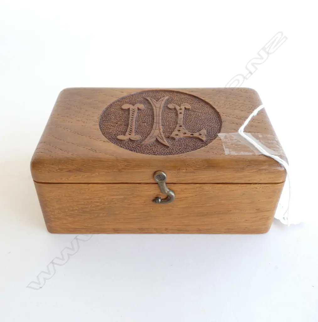 BOX OF BONE GAMING COUNTERS. 26mm ROUND (40); 54 x 16mm (40) & 22 x 18mm (20) IN FRUITWOOD BOX Image 1++